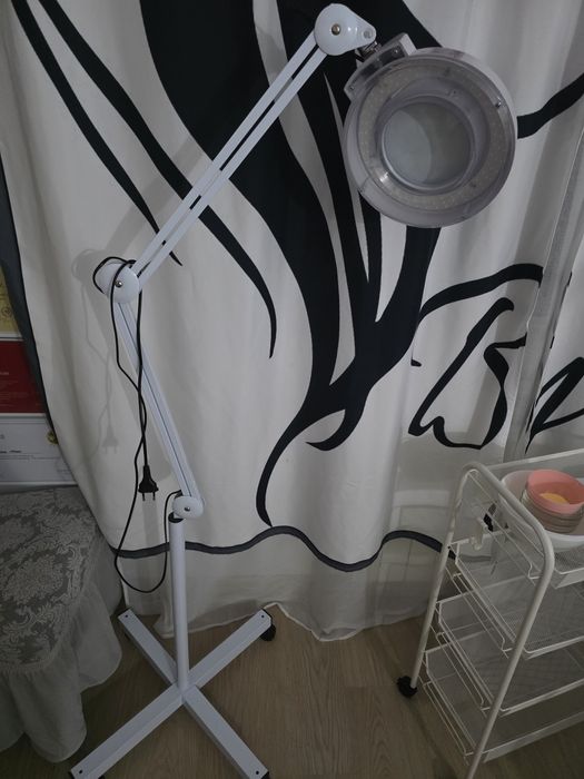 Vând lampa cosmetica nou