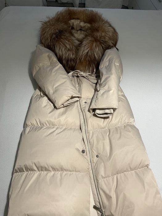 Продам шикарный пуховик с мехом лисы