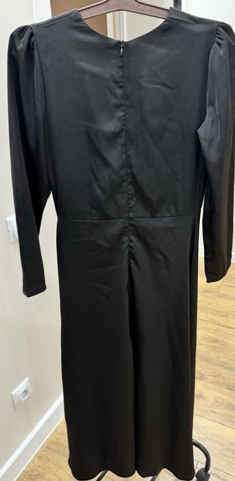 Продам платье черное атлас