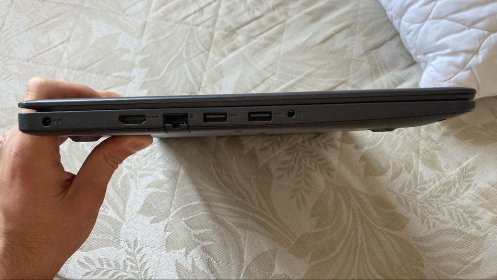 DELL Vostro 3000 лаптоп