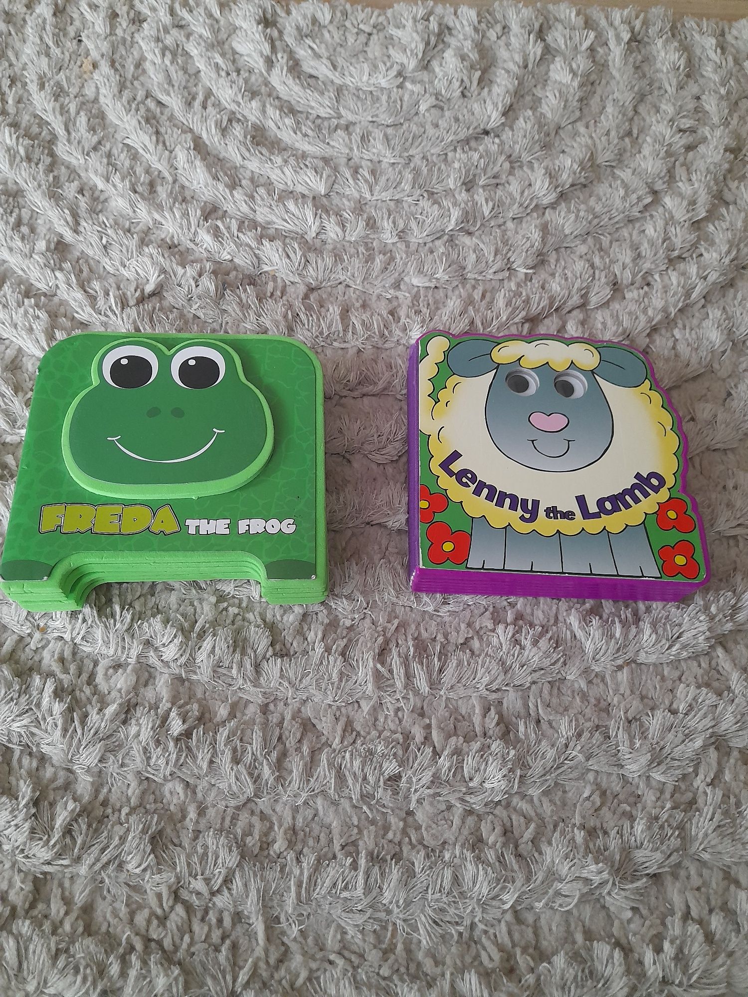 carte carti noi engleza bebe bebelus copil lemn Lenny Lamb Freda frog
