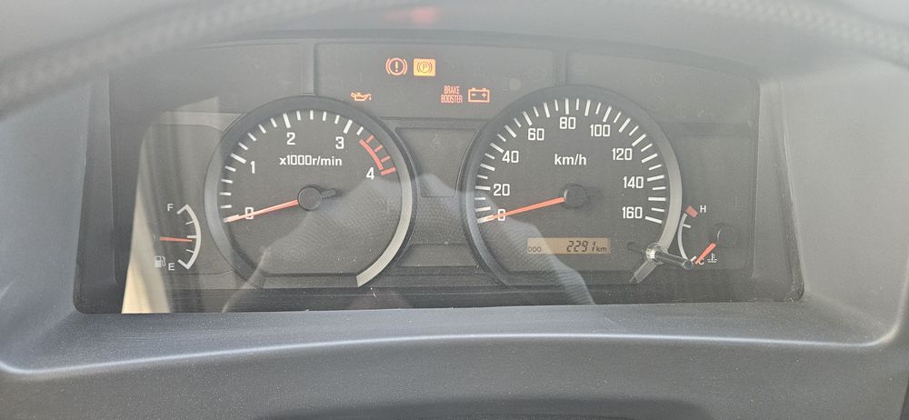 Isuzu sotiladi gaz bor 70/30 yangi salondan uyga