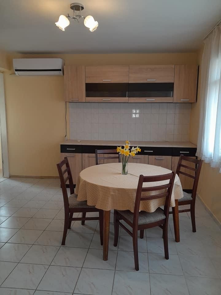Дава се под наем Етаж от къща в Варна, Аспарухово - 50 кв.м за 300 € - Снимка #2