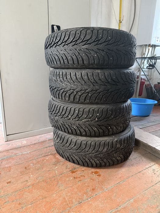 Зимние шины шипованные БУ