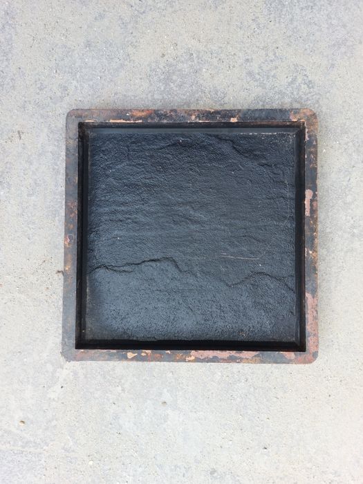 2000 de matrite pavaj si borduri sh din polipropilena in stare f buna