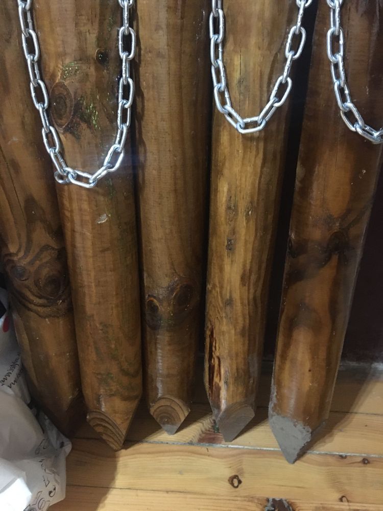 Дървени колци за ограда, синджири