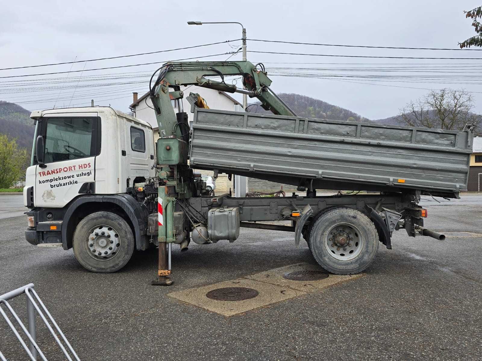 Camion SCANIA basculanta pe trei parti cu macara