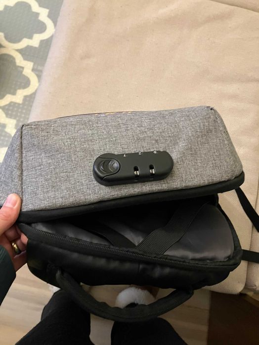 Rucsac laptop cu USB