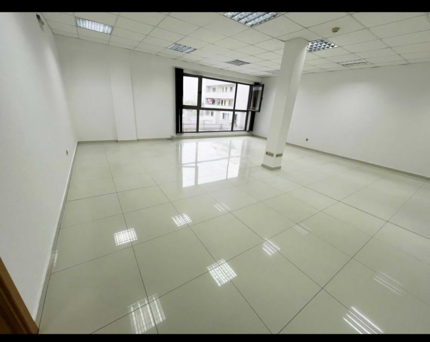 Дава се под наем Офис в София, Малинова долина - 300 кв.м за 1400 € - Снимка #1