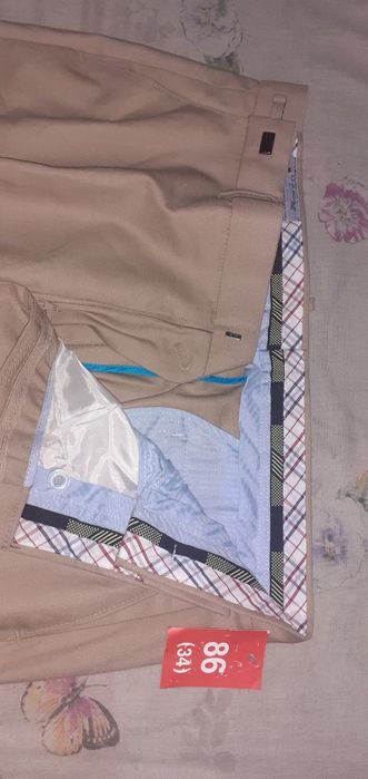 Продаються новые класические бежевые брюки размер (34) 86.