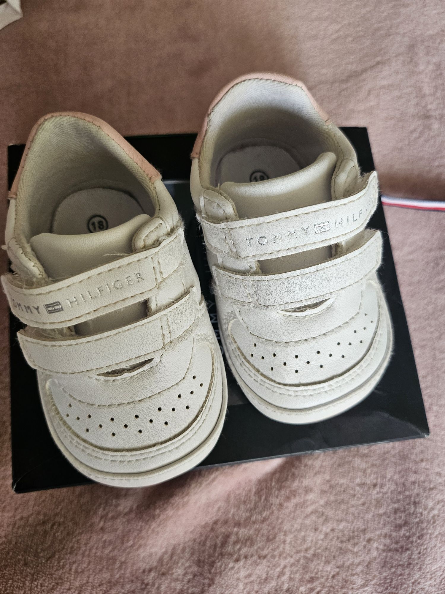 Рокля и обувки Tommy за момиче 9-12м.
