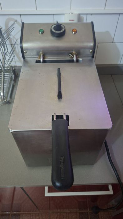 Vând friteuze capacitate 8 l