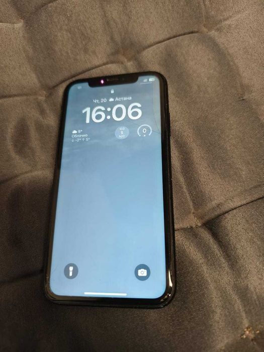 Продам iPhone XR 128