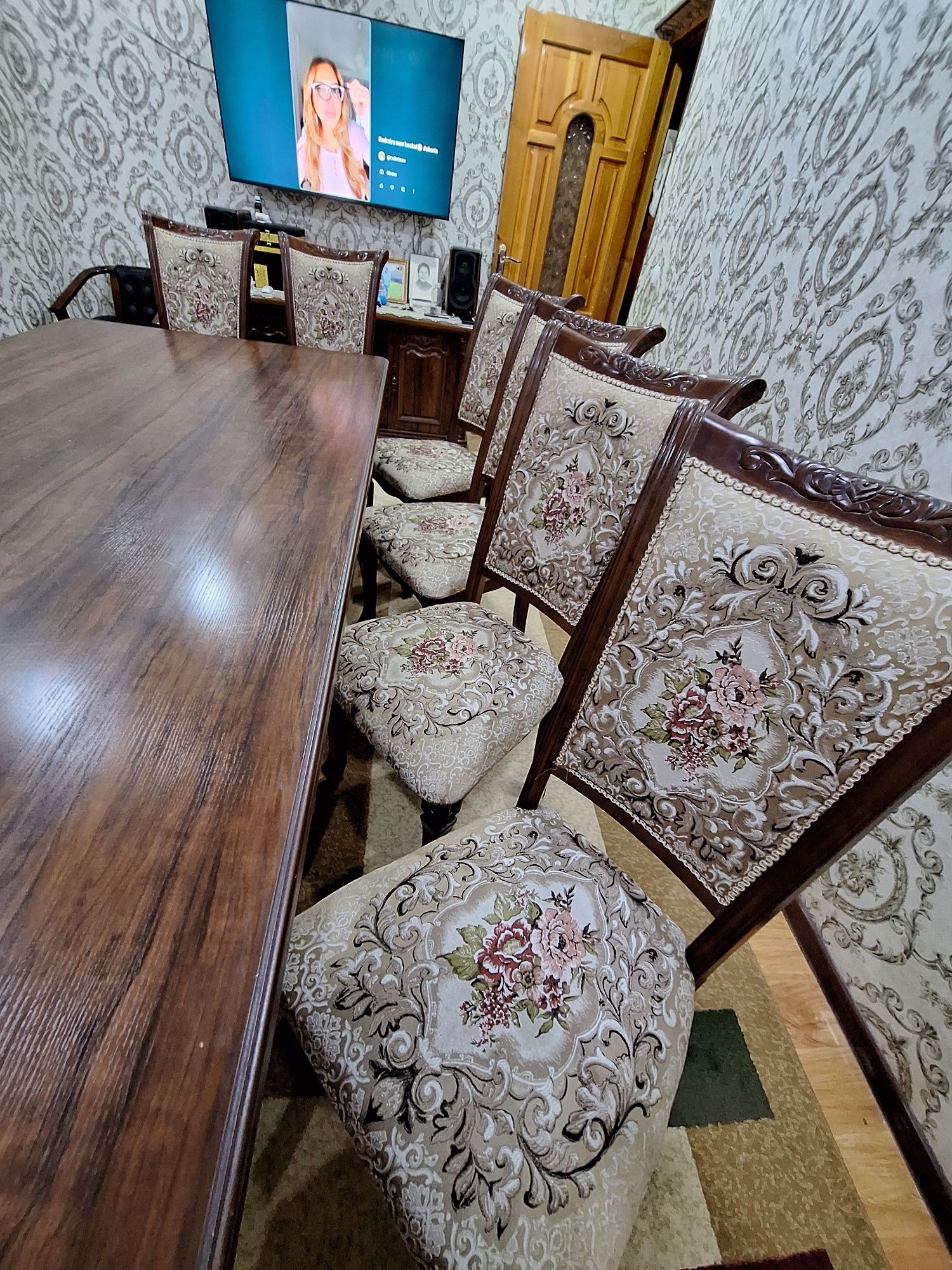 Стол стул сотилади