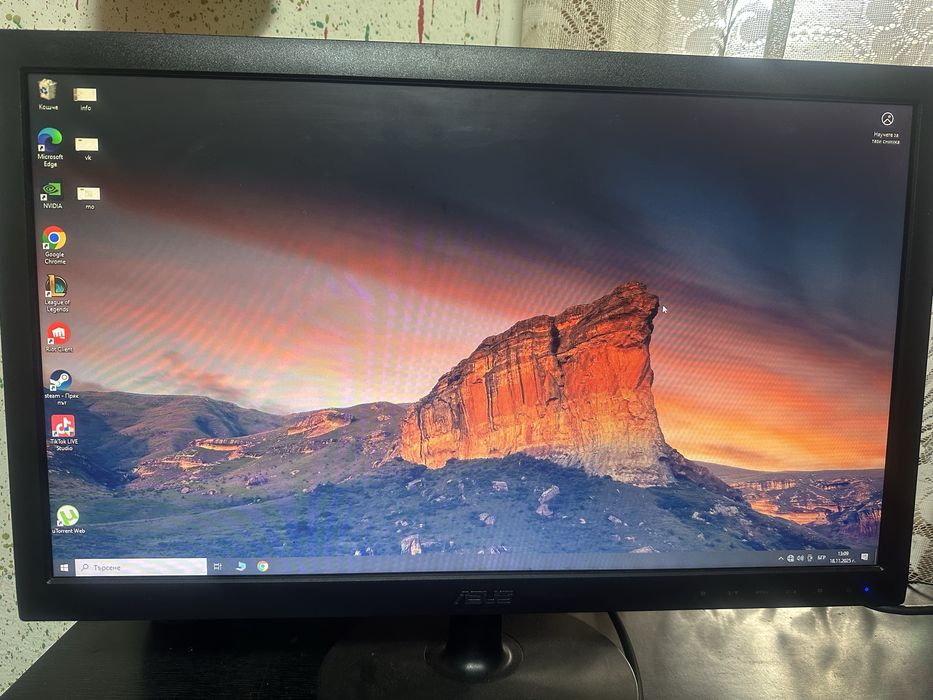 Настолен геймърски  компютър + монитор