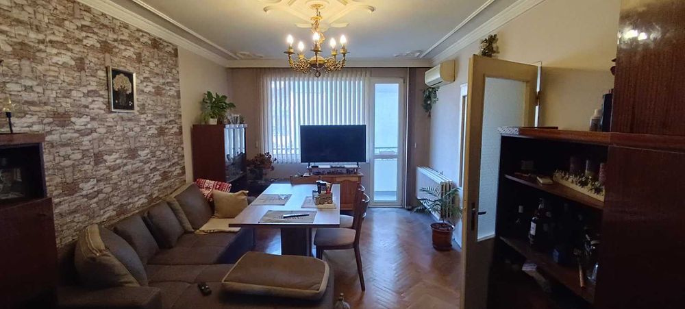 Просторен многостаен апартамент с три тераси и опция за гараж