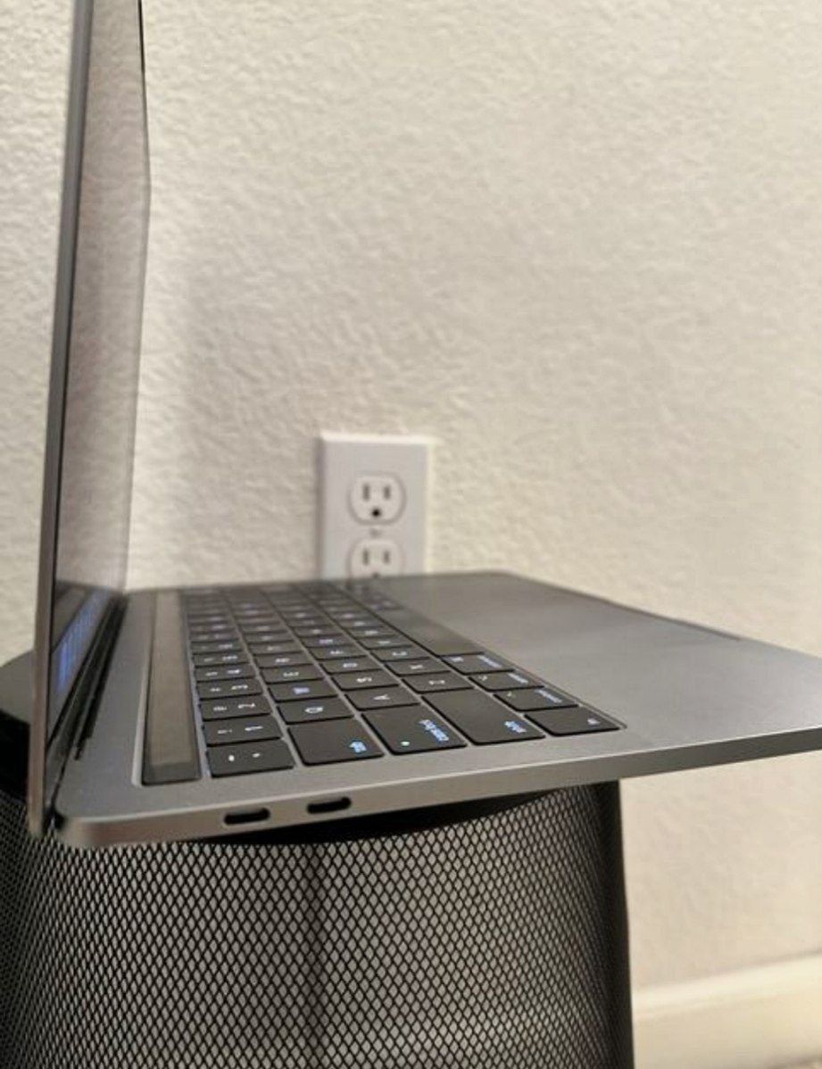 Macbook pro m1 sotiladi