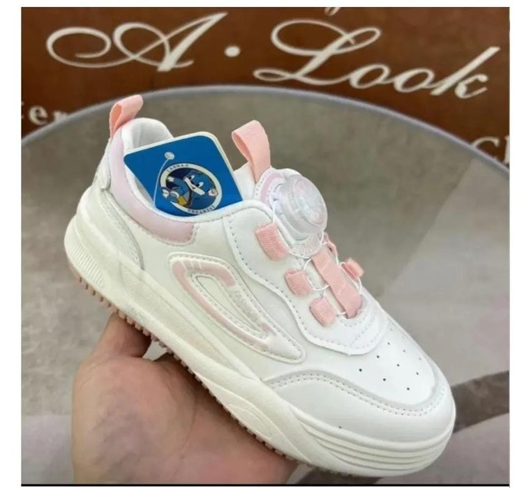 Белые кроссовки детские