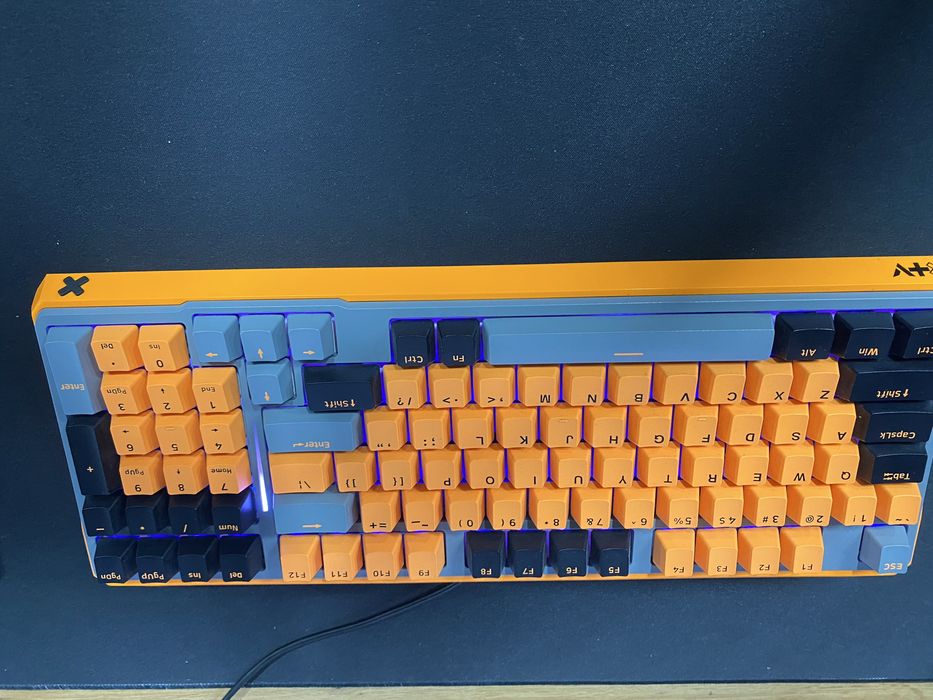 Продам механическую клавиатуру rapoo