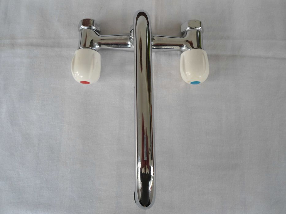 Батерия за кухненска мивка или баня.
Батерия /Смесител/ за мивка