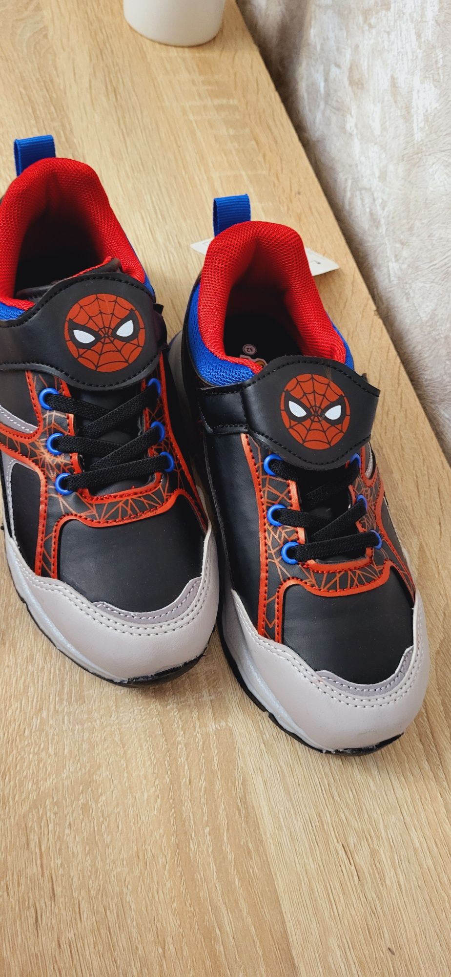 Pantofi sport Spidermen marimea 32