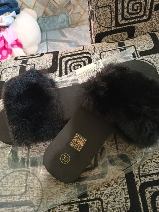 Vând papuci cu puf