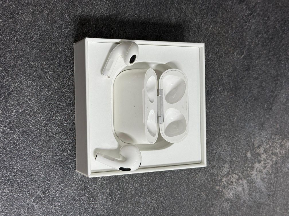 Apple AirPods 3 .