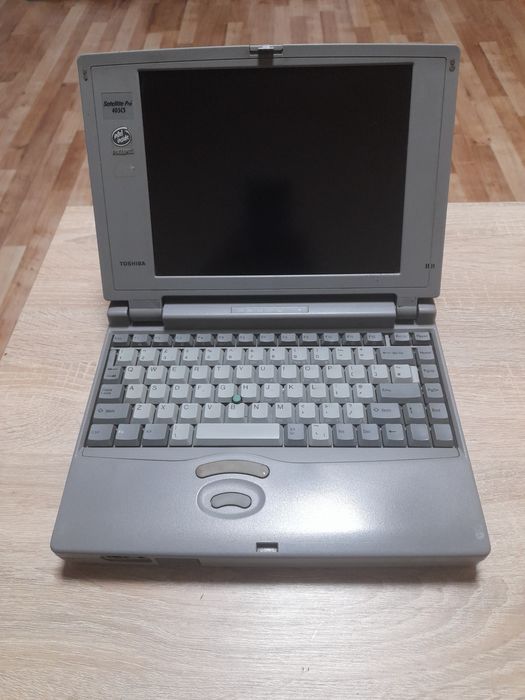 Ретро лаптоп Тошиба Сателите про 405CS
