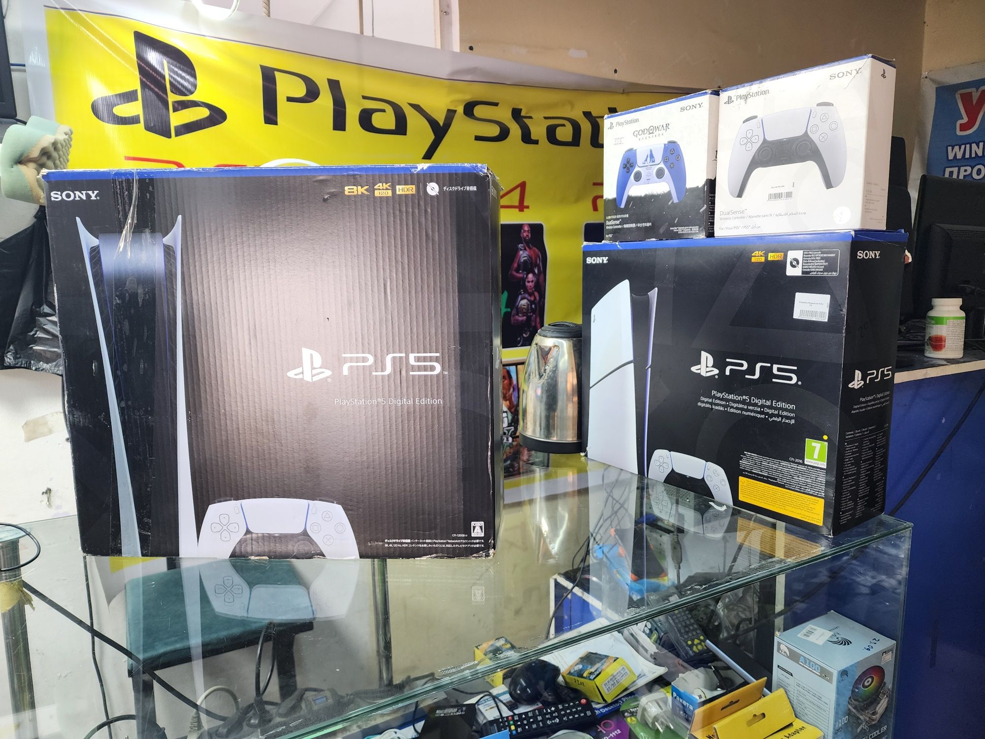 Продается игровой консол Sony Playstation 5 с подпиской PS Plus и EA