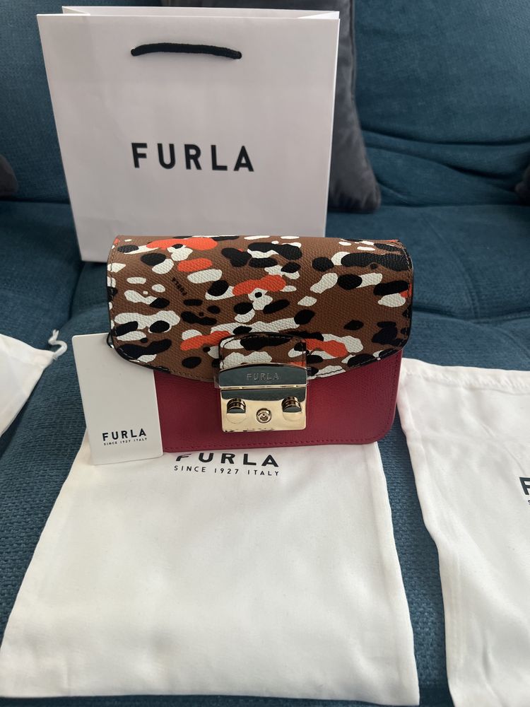 Furla Metropolis Crossbody.С всички етикети,сертификат,сериен номер.