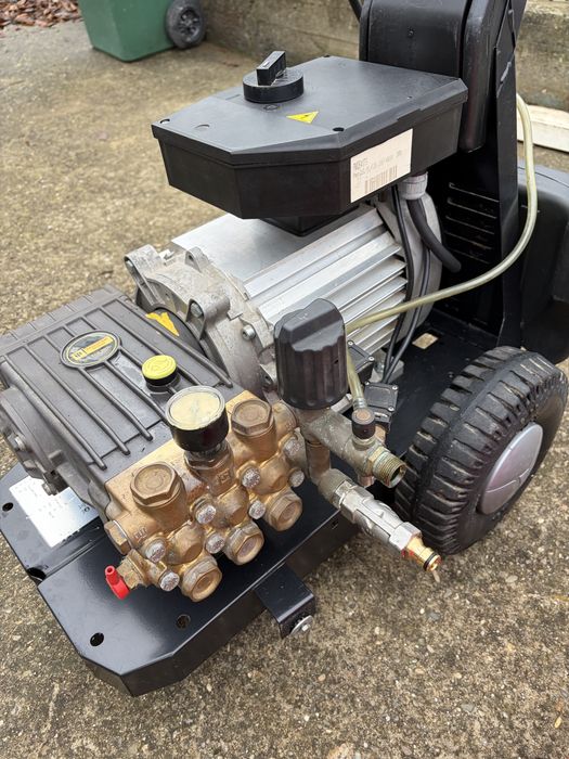 Grup POMPA APA presiune 200bar + motor 5.5 kW 380v