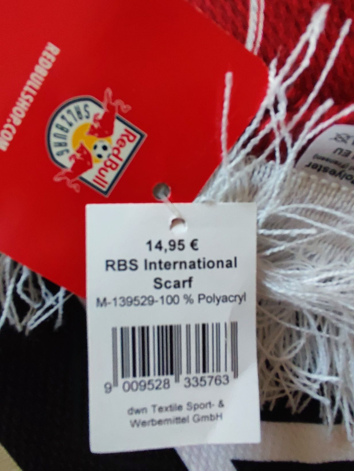 Продавам шал на австрийския RED BULL ZALZBURG-официален продукт