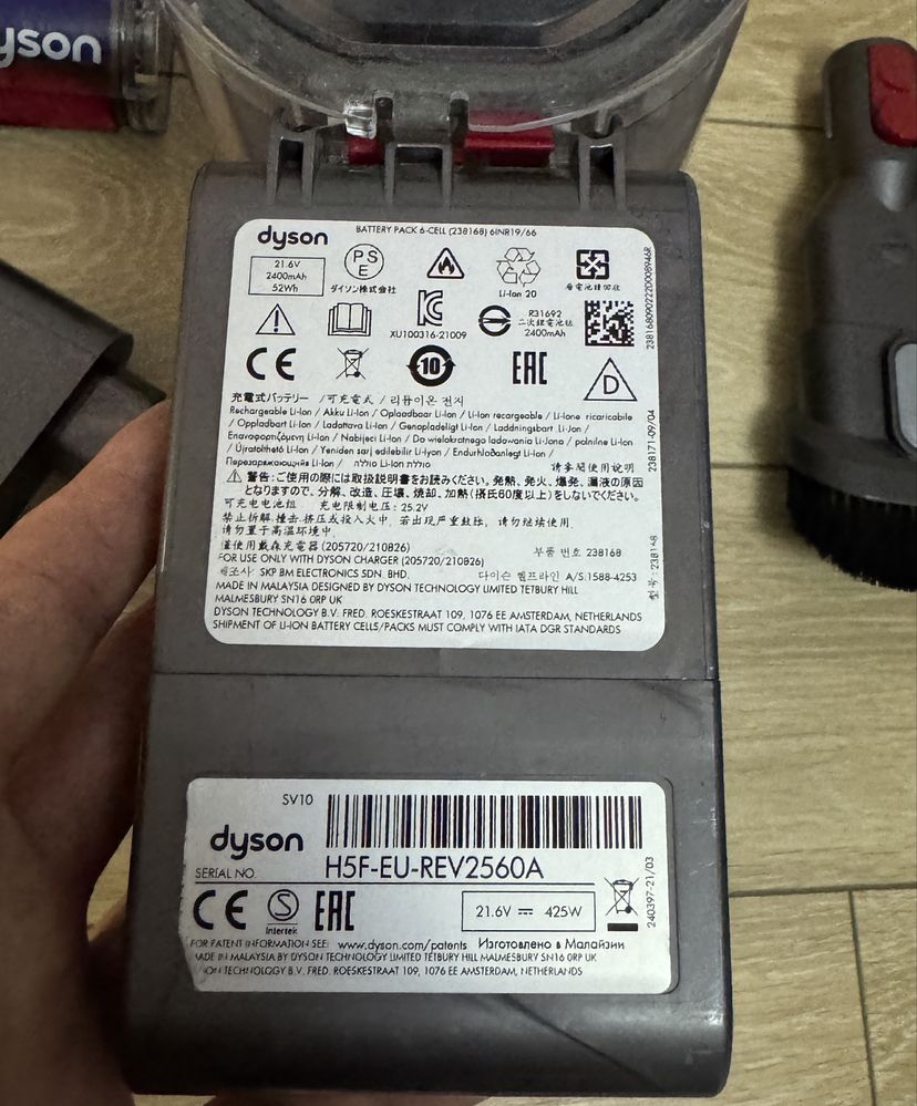 Aspirator Dyson V8 in stare buna