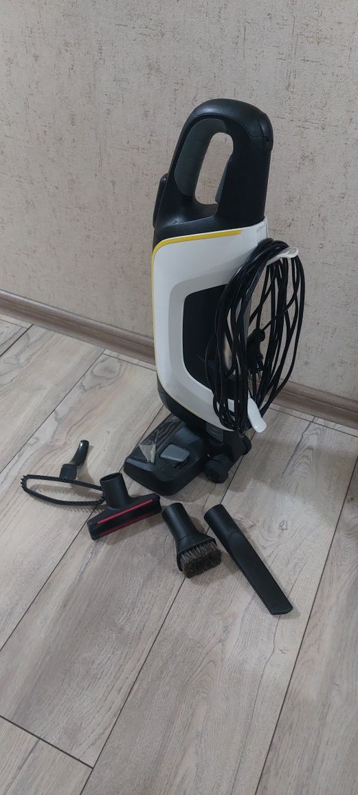 Пылесос вертикальный Karcher