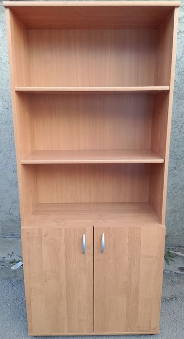 Продается офисный  Шкаф