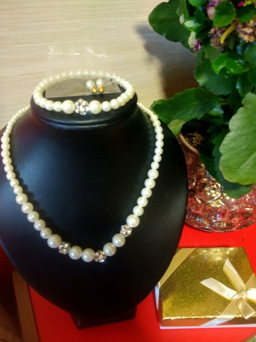Нов сет колие,гривна и обеци  с перли и бели камъчета Gabby Pearl