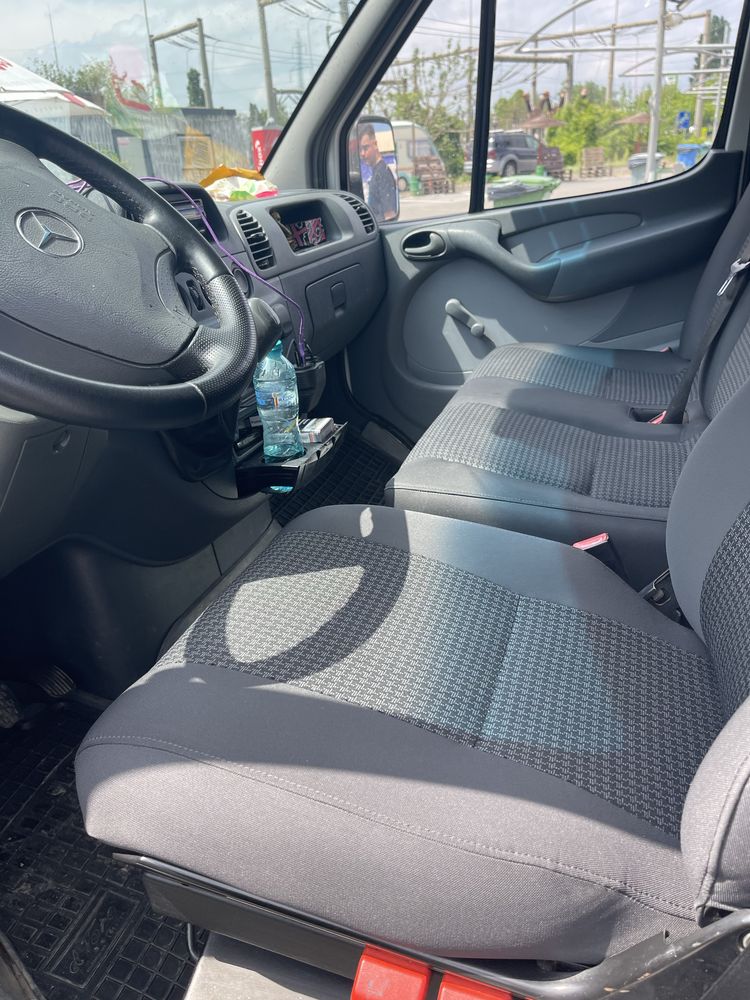 Inchiriez platforma auto ( permis b)