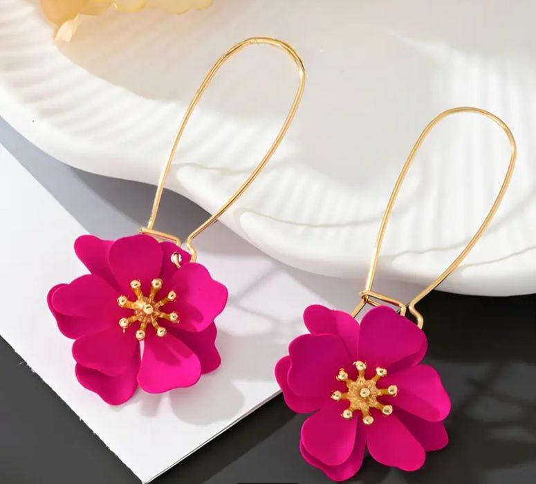 Красиви, стилни обеци.