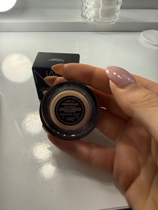 Продавам коректор на Nars чисто новв!!