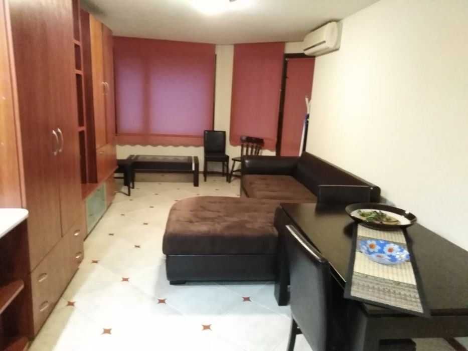 Дава се под наем Едностаен апартамент в Пловдив, Център - 42 кв.м за 225 € - Снимка #2