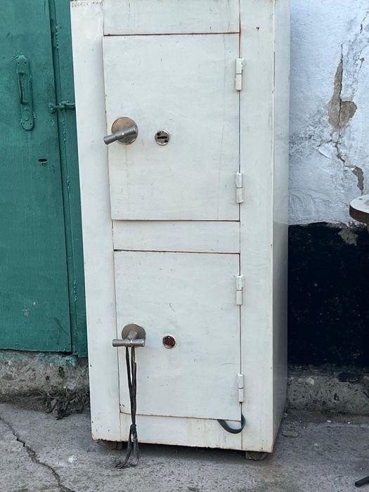 Продам железный сейф