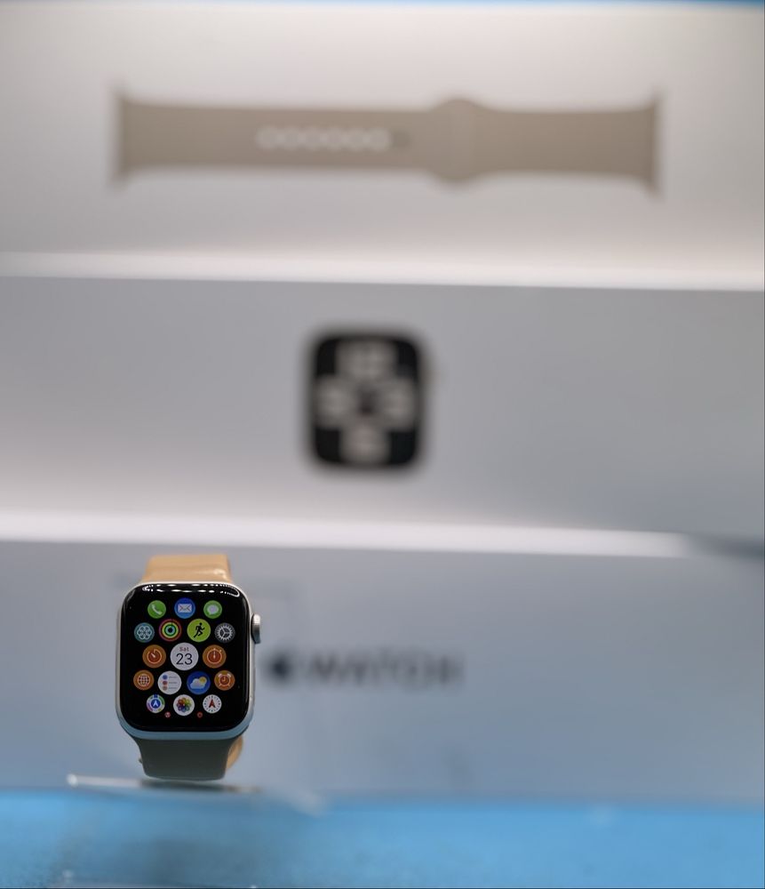 Apple Watch SE 2nd Gen, 40 мм, Starlight Aluminium Case