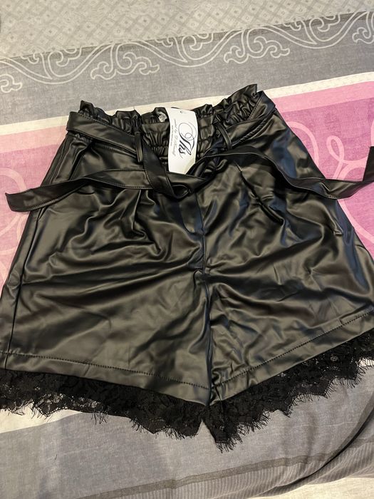 Къси кожени панталони