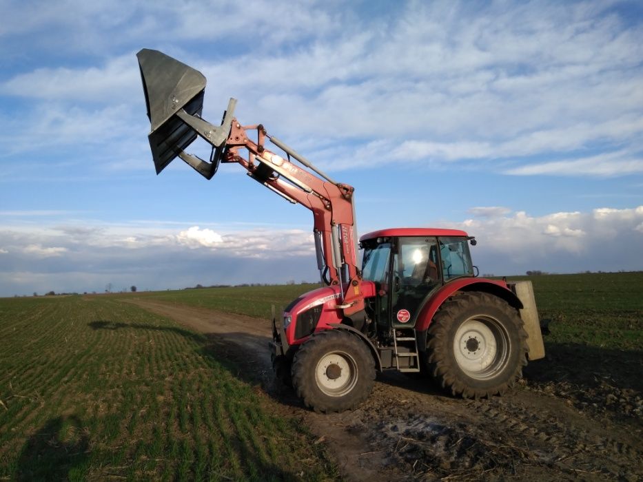 Cupa basculabila pentru tractor potrivita la incarcat camioane