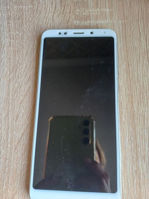 Продам телефон Xiaomi Redmi 5plus бу