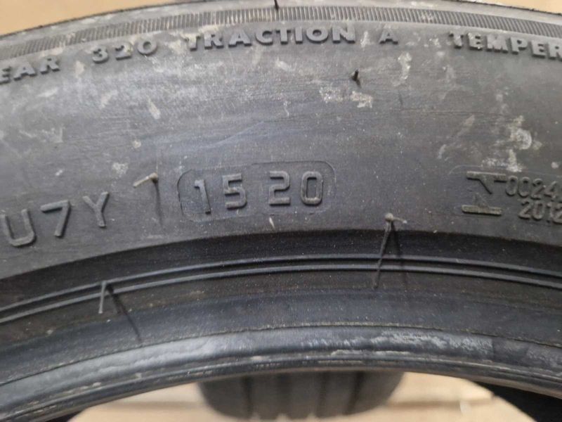 2 Bridgestone R17 215/50
летни гуми
DOT1520