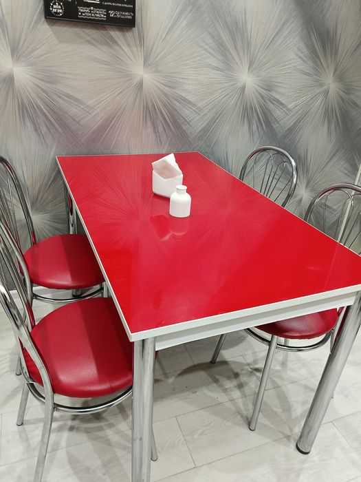 Продается стол со стульями в отличном состоянии