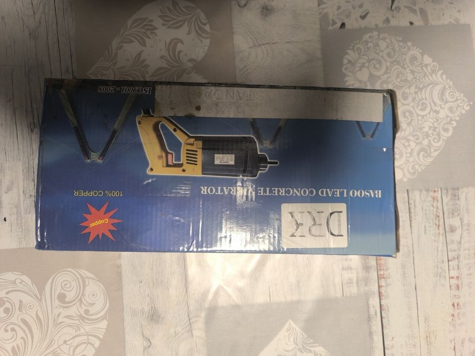 Vibrator manual pentru beton