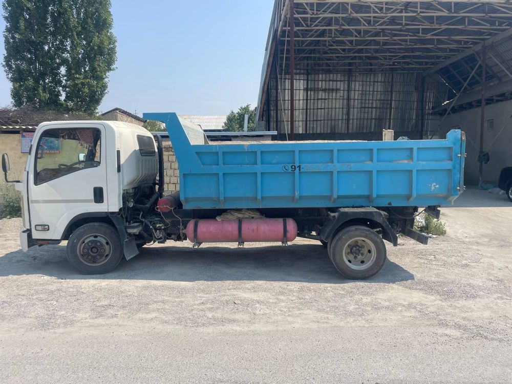 Isuzu   Самосвал срочно сотилади