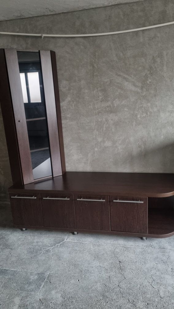 Mobilier dormitor.Se vând și separat.Stare perfecta.Culoare wenghe